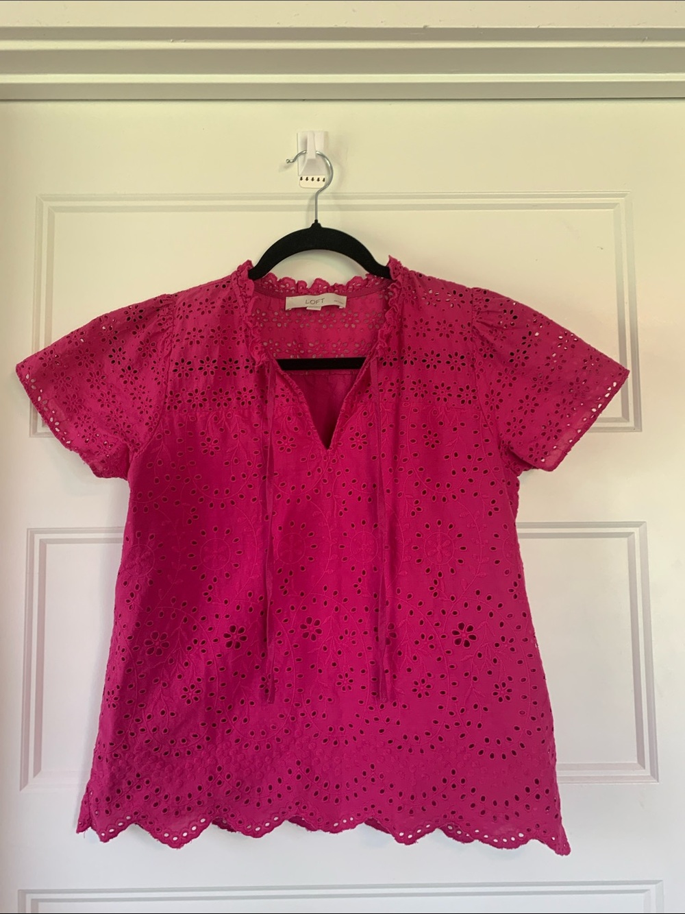 LOFT Bright Pink Eyelet pullover Blouse size XS
Petite